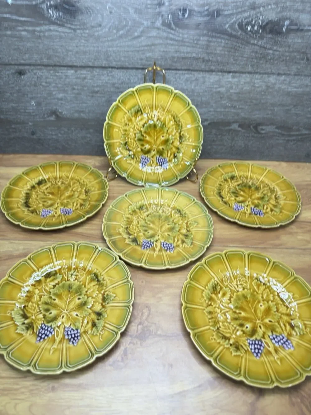VTG PV France Majolica Green Grape Leaf Scalloped Plates 7-5/8